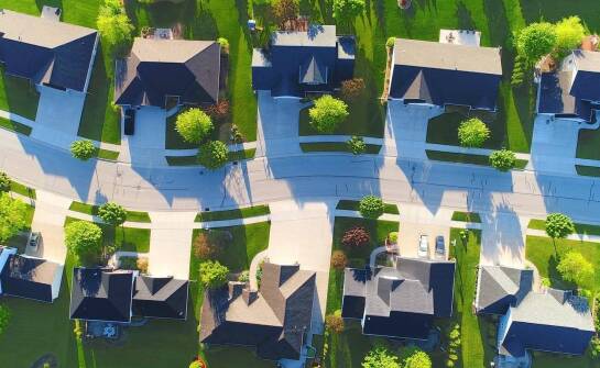 Wpływ bliskości handlowych usług na komfort życia na osiedlu jednorodzinnych domów