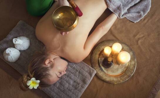 Jakie są zalety masażu tybetańskimi misami dla sportowców?
