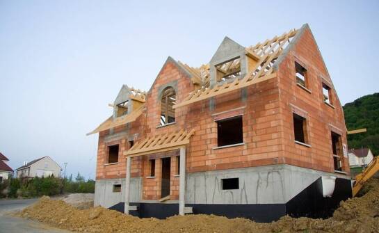 Jak nie przepłacić podczas budowy domu? Wskazówki