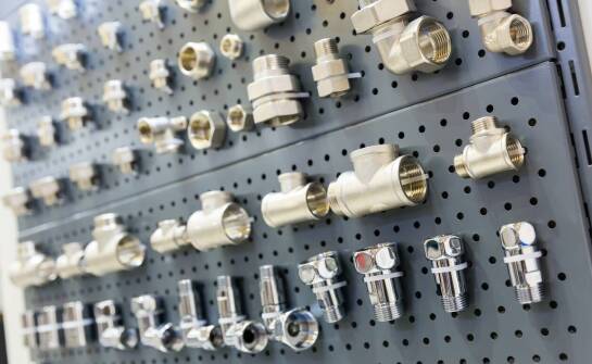 Wybór materiałów do zamkniętych zaworów – co warto wiedzieć?