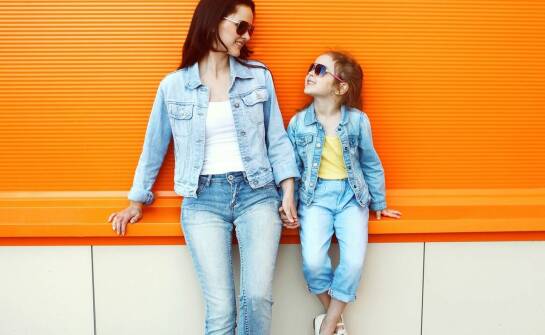 Komplety ubrań na co dzień – jak tworzyć modne zestawy dla dziewczynek?