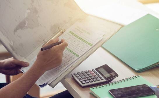 Dlaczego warto wybierać tanie przelewy do Polski realizowane przez instytucje licencjonowane?