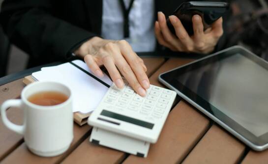 Jak profesjonalne księgowe doradztwo wspiera weryfikację umów pod kątem podatkowym?