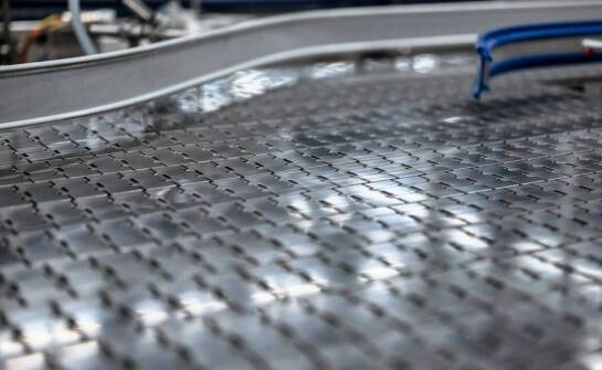 Jak adaptacja zgarniaczy do podajników wpływa na efektywność przemysłowych procesów?