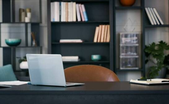 Jakie cechy wyróżniają lakierowane płyty meblowe na wymiar w zastosowaniach profesjonalnych?