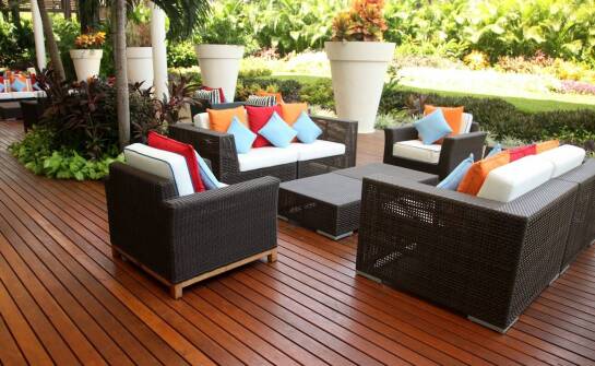 Jak wybrać odporne meble ogrodowe na zmienne warunki atmosferyczne?