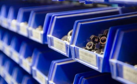 Jak dostosować tablicę z pojemnikami do specyfiki danej branży?