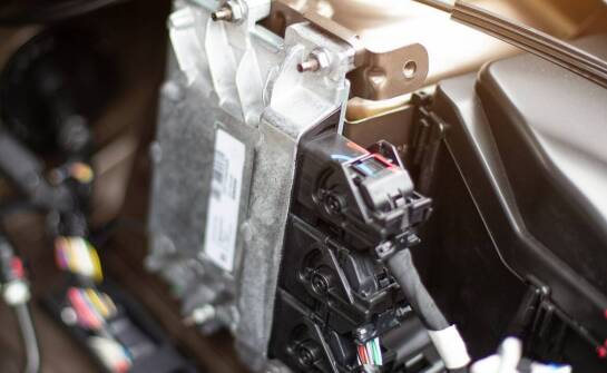 Jakie technologie wspierają efektywny skup wiązek w samochodach?