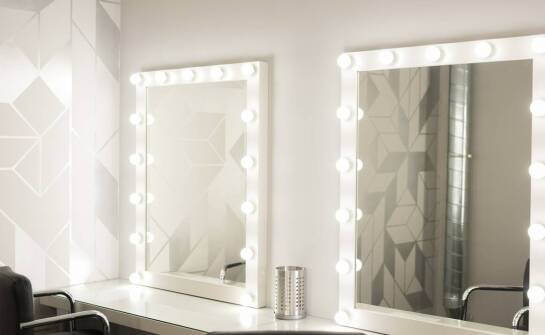 Praktyczne zastosowania kosmetycznych walizek z szufladami w codziennym życiu