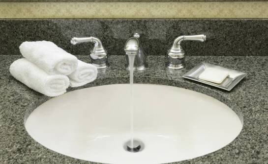 Jak wpuszczana w blat umywalka z baterią może zwiększyć wartość nieruchomości?