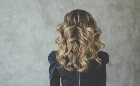 Sennik: rude włosy - jakie tajemnice kryją się za tym symbolem?