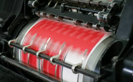 Jak odpowiedni dobór materiałów wpływa na końcowy efekt druku offsetowego?