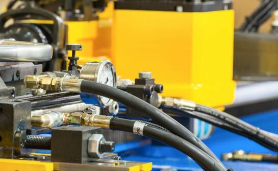 Wpływ innowacyjnych rozwiązań w oleju chłodnicach na wydajność układów hydraulicznych