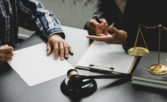 Jak prawna kancelaria może pomóc w dochodzeniu roszczeń z tytułu mobbingu?