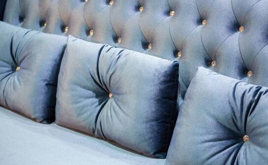 Zagłówek tapicerowany w nowoczesnym designie – jakie są najnowsze trendy?