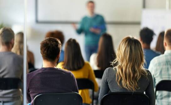 Jak dostosowane do rynku pracy szkolenia mogą pomóc w zmianie ścieżki kariery?