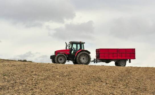 Wybór odpowiedniego modelu rozrzutnika obornika dla małych i dużych gospodarstw.