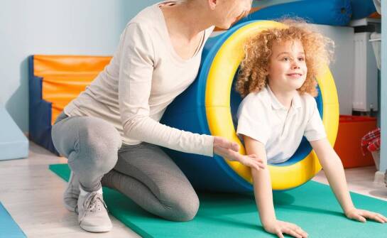 Znaczenie bilateralnej terapii w rehabilitacji dzieci: co warto wiedzieć?