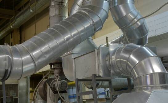 Znaczenie usuwania zanieczyszczeń z systemów wentylacyjnych dla długowieczności tych instalacji