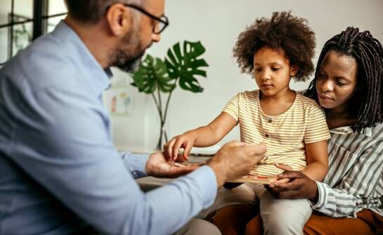 Jak porady prawne mogą wesprzeć w rozwiązywaniu rodzinnych problemów?