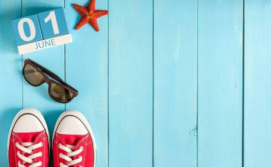 Jakie akcesoria najlepiej komponują się z męskimi koszulkami z WSK?