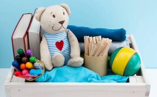 Jak stworzyć tematyczne prezentowe pudełko dla dziecka, które uwielbia przygody?