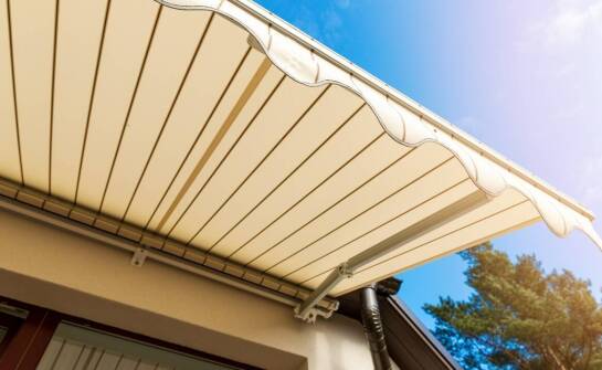 Wpływ markiz na oszczędność energii w domach oraz w mieszkaniach