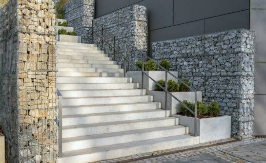 Estetyka i trwałość – jak wybrać odpowiednie wypełnienie do gabionów?