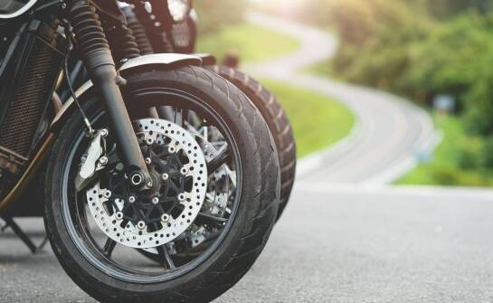 Czy można skrócić czas trwania kursu prawa jazdy A2 i jak to wpływa na naukę?