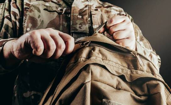 Wojskowy plecak 45l jako część wyposażenia ratowników w sytuacjach kryzysowych