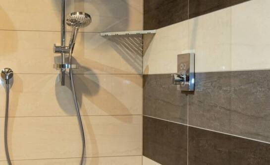 Wodoodporne ścienne panele a oszczędność czasu i kosztów remontu