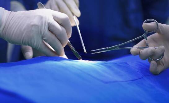 Plastyka powiek a korekcja wzroku – jak zabieg wpływa na widzenie?