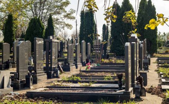 Wpływ jakości materiału na estetykę nagrobków