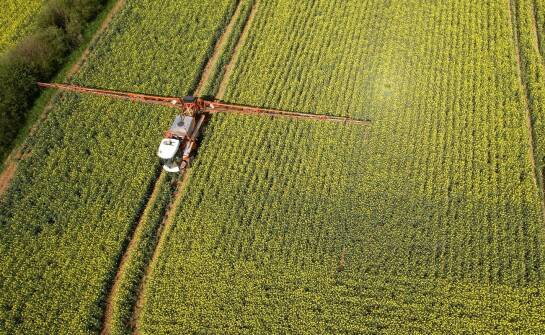 Modernizacja polowych opryskiwaczy: kluczowe technologie i ich zastosowanie