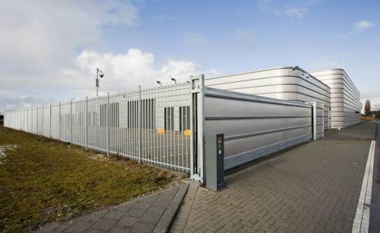 W jaki sposób ogrodzenie wpływa na komfort parkowania przy lotnisku?