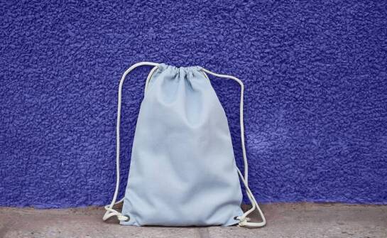 Dlaczego warto inwestować w worki na buty z nadrukiem dla klientów?