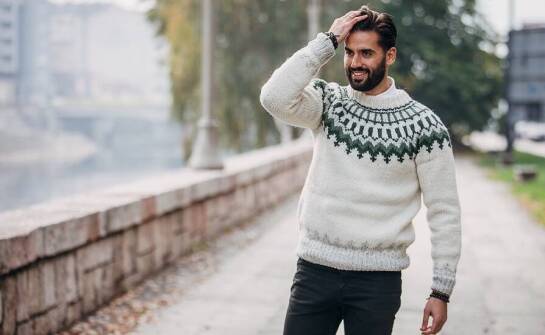 Jak stylizować sweter montego na chłodniejsze dni?