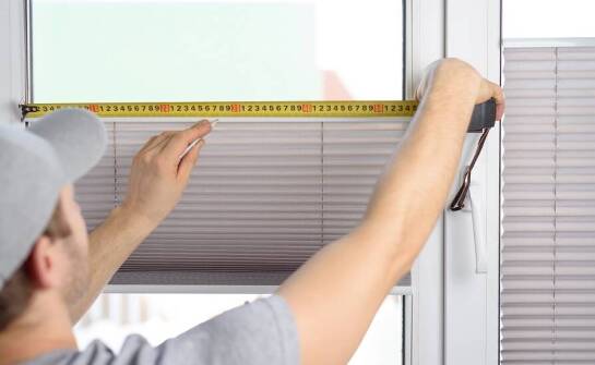 Bezinwazyjny montaż rolet na wymiar – praktyczne rozwiązanie dla każdego