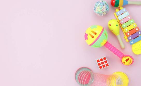 Wybór odpowiednich rolkowych prowadnic do dziecięcych mebli – co jest ważne?