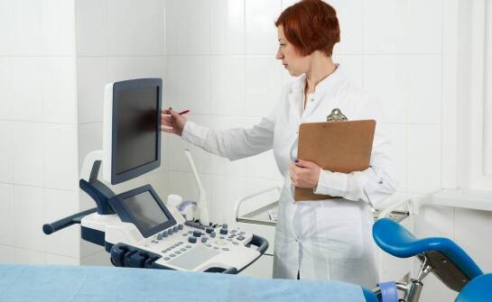 USG transrektalne – co warto wiedzieć o nim przed wizytą u proktologa?