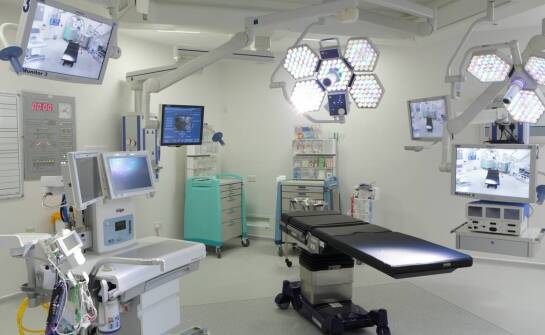 Znaczenie medycznych lamp w monitorowaniu stanu pacjentów po operacji mózgowego krwiaka