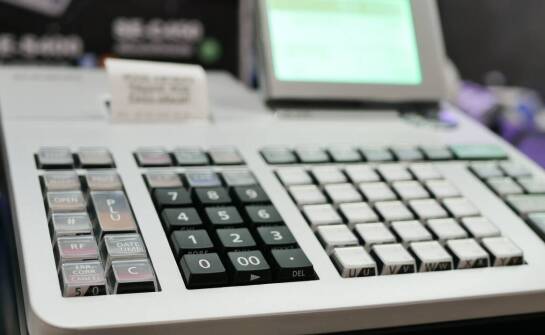 Jak efektywnie zarządzać stawkami VAT w systemach POS przy sprzedaży kukurydzy?