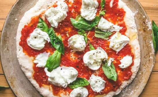 Pizza na Sołaczu – idealny wybór na wieczorne spotkanie z przyjaciółmi