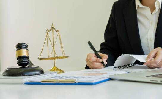 Jakie prawa przysługują współdziedzicom w sprawach spadkowych i jak radca prawny może pomóc w ich realizacji?