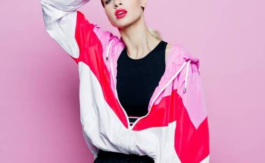 Sportowa damska bluza – kluczowe zalety i funkcjonalność na treningach