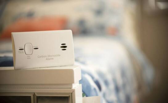 Zalety stosowania czujników czadu i dymu w wentylacyjnych systemach