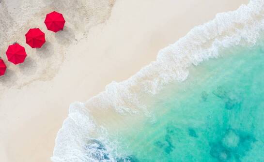 Jak reklamowe parasole z logo mogą wspierać marki w branży turystycznej?