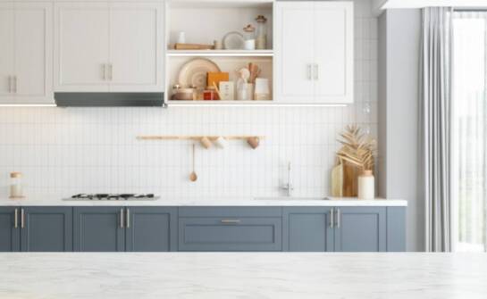 Znaczenie wiszących półek ze stali nierdzewnej w optymalizacji przestrzeni kuchennej