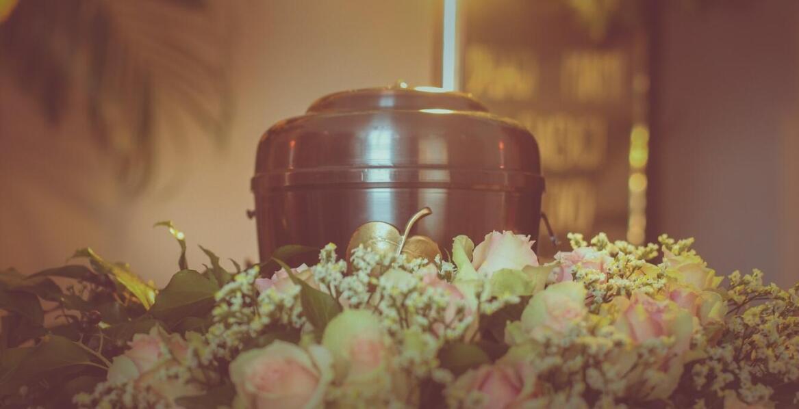 Dodatkowe usługi oferowane przez firmy pogrzebowe: co obejmują?