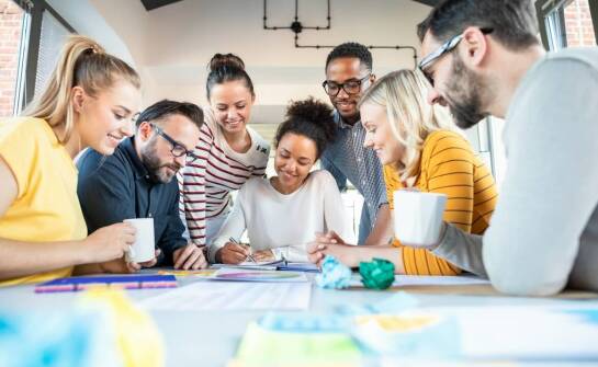 Tworzenie internetowych stron przez informatyczną firmę – od projektu do realizacji